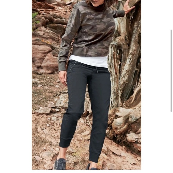 08. Athleta Trekkie North Jogger Mid-Rise Slim Activewear Black Pants - Picture 7 of 15
